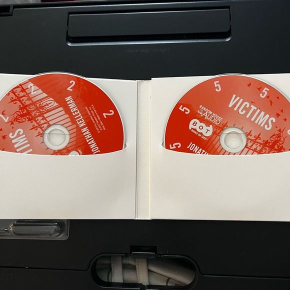 Jonathan Kellerman‎ Victims Audiobook 6 Compact Discs Previously Library Item - Picture 3 of 5